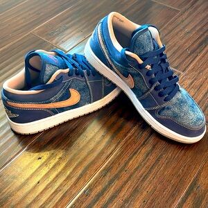 Air Jordan 1 Low SE “Denim” sneakers